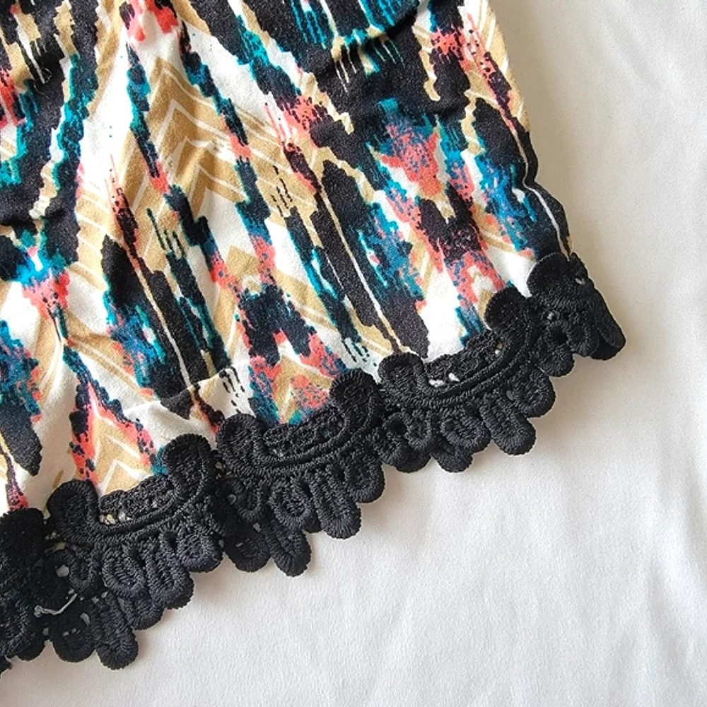 APII Casual Shorts With Lace Trim and Pattern